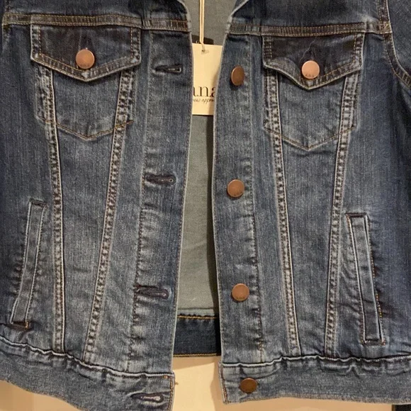 a.n.a. Women’s Jean Jacket Size XS NWT, blue denim soft and durable. - Picture 7 of 11